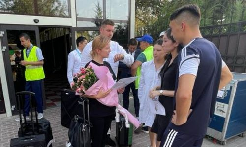 «Легию» в Шымкенте встречали с цветами на «Майбахе»