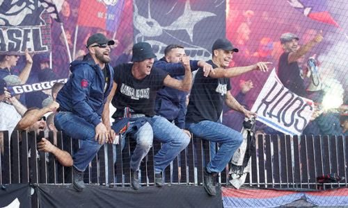 «Один из их игроков работал официантом на Мальорке прошлым летом». Что пишут фанаты «Базеля» после поражения «Тоболу»