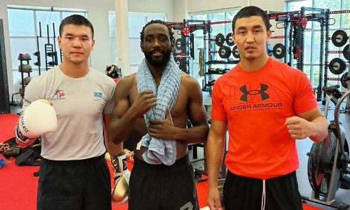 В команде казахстанских спарринг-партнеров Теренса Кроуфорда отреагировали на его победу в бою за «абсолют»