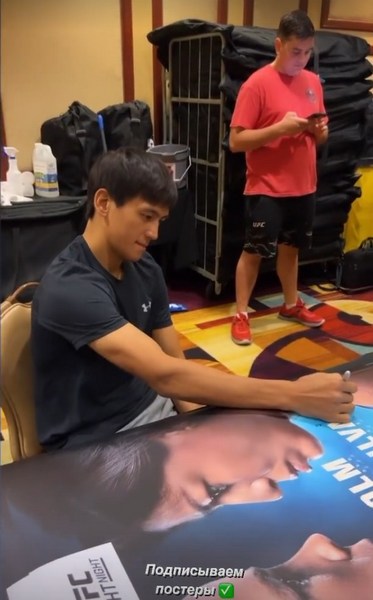 Казахстанский боец оставил свой первый след в истории UFC