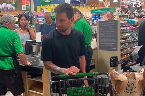 Сеть взорвало фото Лионеля Месси в супермаркете Майами