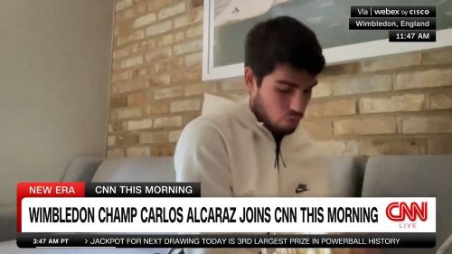 Карлос Алькарас уронил завоёванный на Уимблдоне-2023 трофей в прямом эфире. Фото