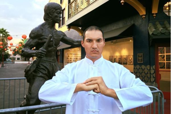 Пляж мускулов, храм Шаолинь и прыжки с парашютом. Как отдыхает чемпион мира по тхэквондо Фараби Давлетчин