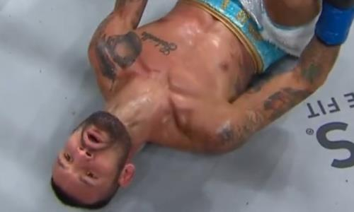 Убойный нокаутом закончился бой непобежденного боксера в США. Видео