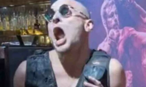 Непобежденный боец сделал себе укол зеленой жидкостью на битве взглядов в США. Видео