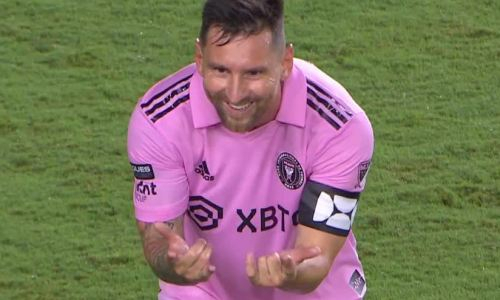 Лионель Месси отпраздновал гол в стиле Человека-паука. Видео