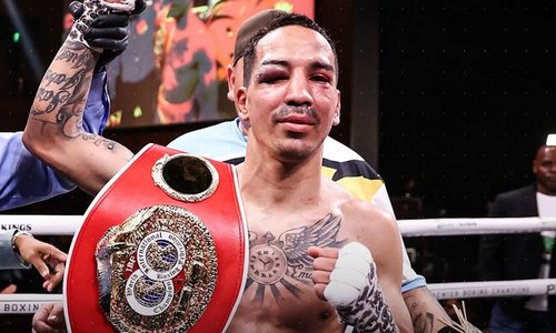 Экс-чемпион мира учинил разгром с тремя нокдаунами и вернул себе титул. Видео