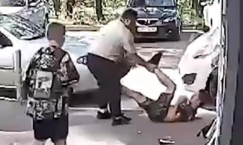 Тренер по боксу избил 12-летнего мальчика. Видео