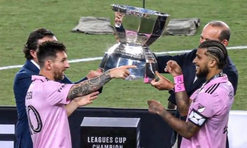 Лионель Месси сделал красивый жест после завоевания трофея. Видео