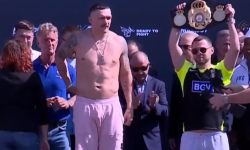 Усик и Дюбуа прошли взвешивание перед боем за четыре титула. Видео