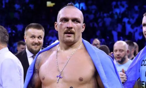 Нокаутом завершился бой Усик — Дюбуа за четыре титула чемпиона мира