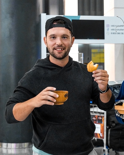 Новичка «Барыса» с опытом игры в НХЛ традиционно встретили кумысом и баурсаками