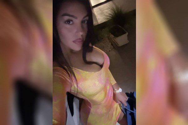 Девушка Криштиану Роналду выложила фото в коротком платье с декольте