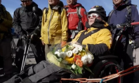 90-летний японец покорил гору Фудзи в инвалидной коляске