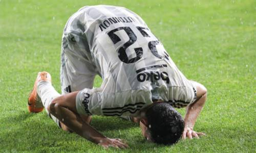 Эпизод с Зайнутдиновым в матче «Бешикташа» вызвал споры в Турции. Видео