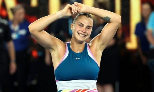 WTA вручила Арине Соболенко уникальный трофей. Фото