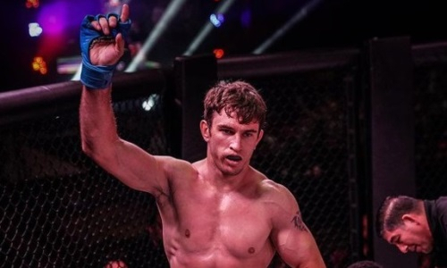 Топовый файтер высказался о шансах казахстанского бойца попасть в UFC