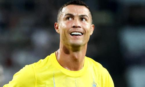 «Прическа на миллион долларов». Криштиану Роналду сменил имидж. Видео