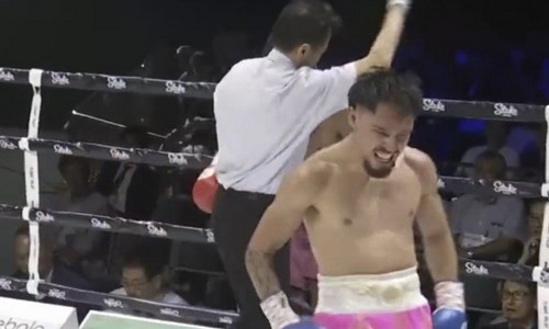 Шикарный бой завершился нокаутом на последней секунде раунда. Видео