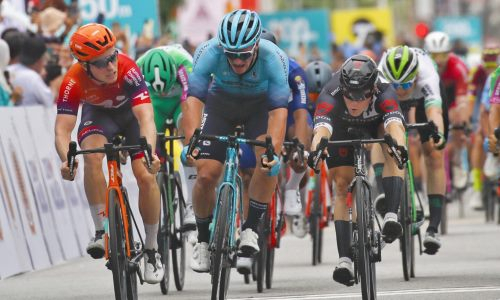 Гонщик «Астаны» вошел в тройку лучших на первом этапе «Тура Лангкави»