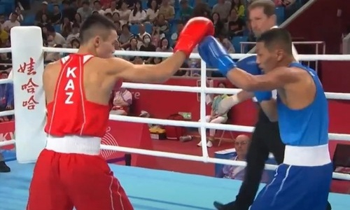 Видео полного боя лидера сборной Казахстана по боксу на старте Азиады-2023