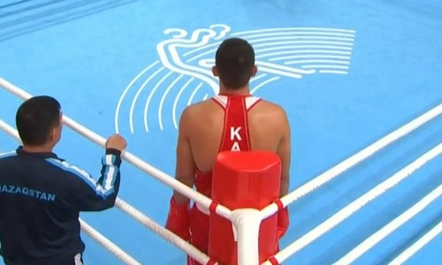 Казахстанский боксер одержал победу нокаутом на старте Азиады-2023