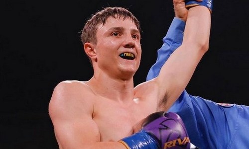 Казахстанский боксер провел спарринг с экс-чемпионом мира в двух весовых категориях. Видео