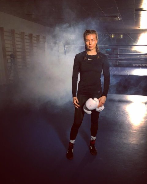 «Росла без мамы, а сейчас готова удивлять». Красотка-боксерша едет от Казахстана на Азиаду-2023