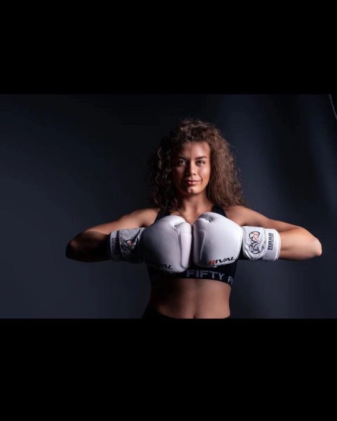 «Росла без мамы, а сейчас готова удивлять». Красотка-боксерша едет от Казахстана на Азиаду-2023