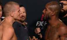 Обидчик казахского бойца прошел взвешивание и дуэль взглядов перед главным поединком турнира UFC