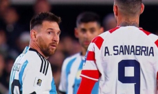 «Кто он такой». Месси прокомментировал плевок соперника в спину