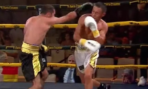 Чемпион мира из Казахстана сенсационно проиграл российскому боксеру