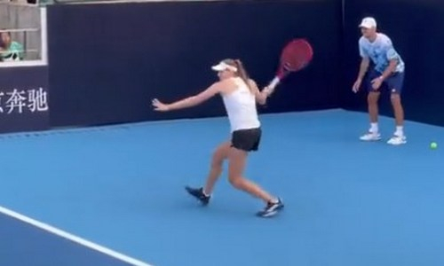 Появилось видео с тренировки Елены Рыбакиной перед вторым матчем на турнире в Пекине