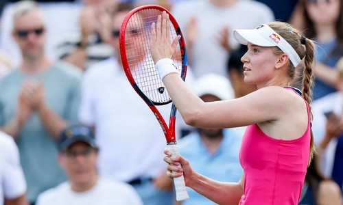 «Бьет как грузовик». Озвучен прогноз на матч Елены Рыбакиной с 16-летней россиянкой на турнире в Пекине