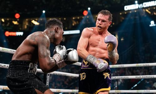 «Он просто беден». Назван гонорар Джермелла Чарло за бой с «Канело»