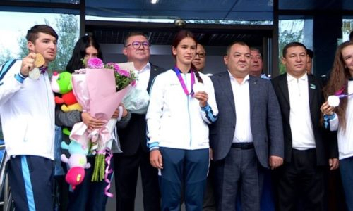 В Казахстане встретили победителей и призеров Азиатских игр по байдарке и каноэ