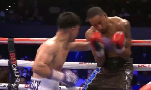 Звездный боксер из Узбекистана нокаутом после избиения выиграл со-главный бой вечера в США. Видео