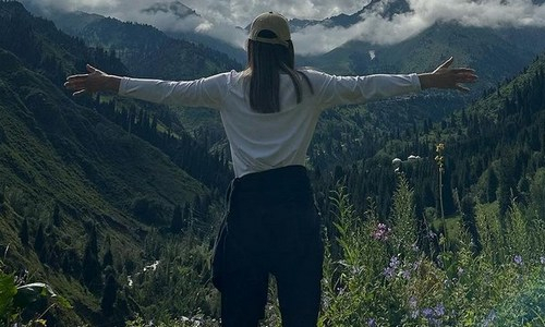 Сестра Шавката Рахмонова показала живописное видео боя с тенью