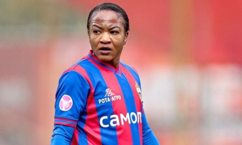 Африканской одноклубнице капитана сборной Казахстана засовывали бананы в рот. Видео