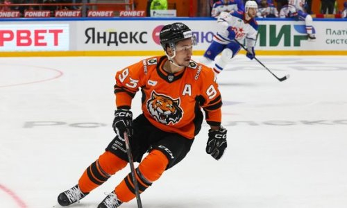 Клуб КХЛ наказал российского хоккеиста за дикий поступок