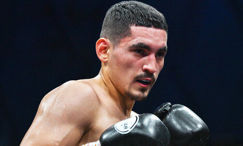 Нокаутом завершился бой олимпийского чемпиона по боксу из России