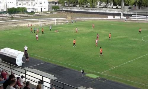 Второй раз в истории футбола. Редкий случай во время матча попал на видео