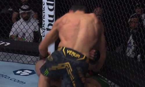 Видео тяжелого нокаута в бою-реванше Ислам Махачев — Алекс Волкановски