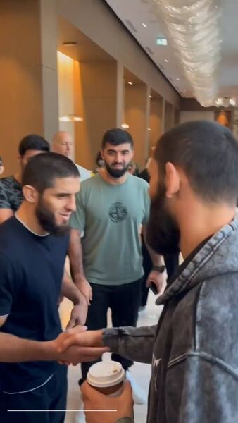 Махачев и Чимаев встретились в Абу-Даби. Фото