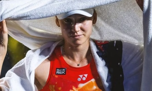 Елена Рыбакина разгромом проиграла необычному сопернику