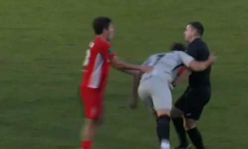 Украинский футболист взбесился и ударил судью головой в стиле Зидана. Видео