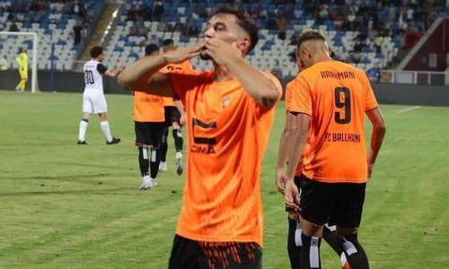 Футболисту «Балкани» преподнесли сюрприз в Астане. Фото