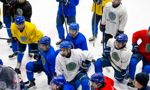 Юношеская сборная Казахстана всухую обыграла женскую команду России
