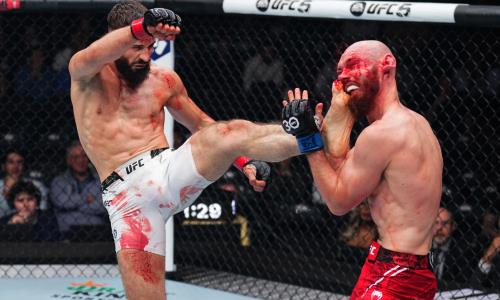 Неожиданно завершилась кровавая заруба российского бойца на UFC 295. Видео