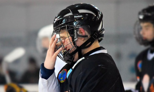 В Казахстане хоккейный тренер избивал детей и вымогал деньги